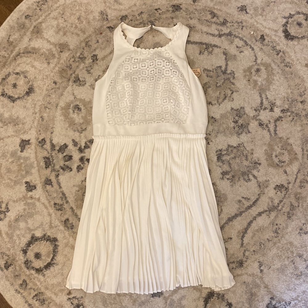 NWT Freeway Women’s Size 10 White Pleated Lace Dress

Bridal, graduation